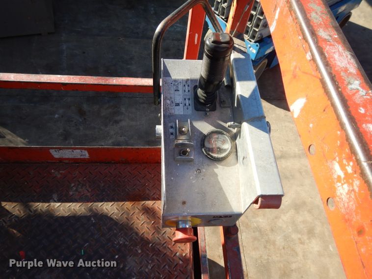 image for item DI8096 2006 Skyjack SJIII 4632  scissor lift