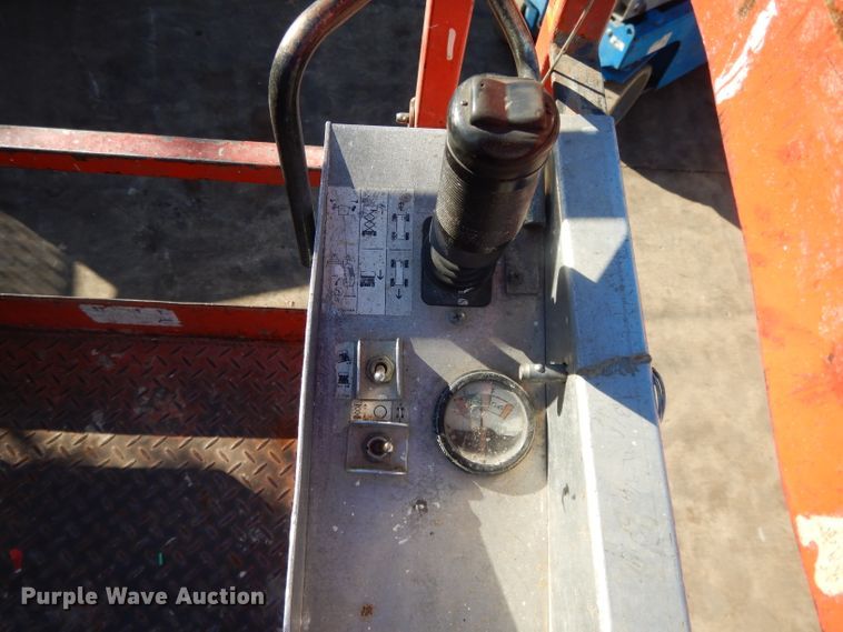 image for item DI8096 2006 Skyjack SJIII 4632  scissor lift