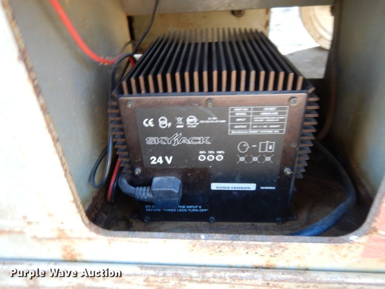 image for item DI8096 2006 Skyjack SJIII 4632  scissor lift