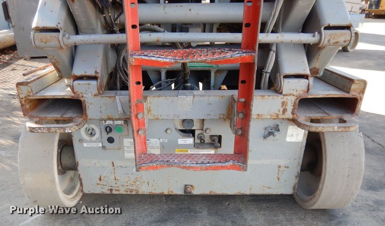 image for item DI8096 2006 Skyjack SJIII 4632  scissor lift