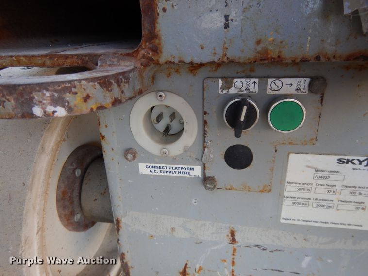 image for item DI8096 2006 Skyjack SJIII 4632  scissor lift