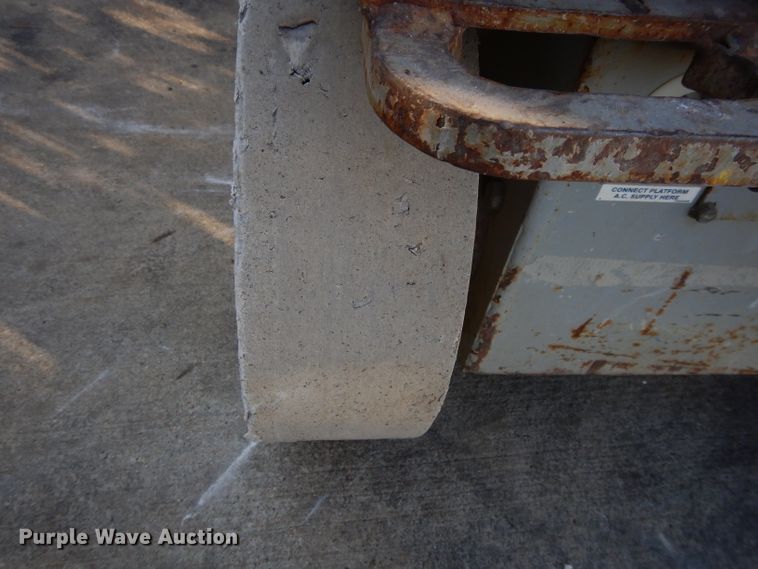 image for item DI8096 2006 Skyjack SJIII 4632  scissor lift