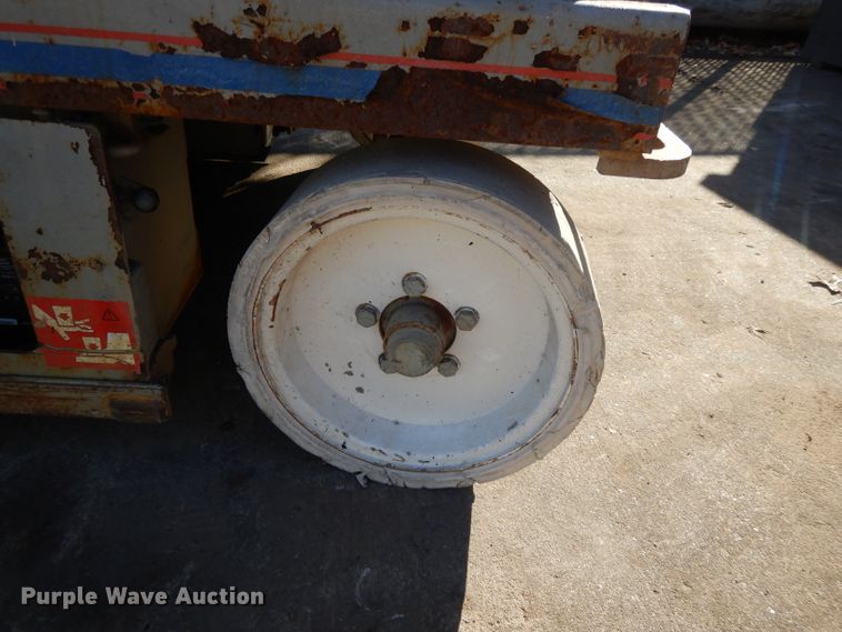 image for item DI8096 2006 Skyjack SJIII 4632  scissor lift