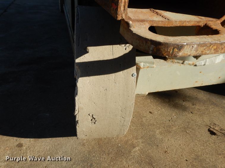 image for item DI8096 2006 Skyjack SJIII 4632  scissor lift