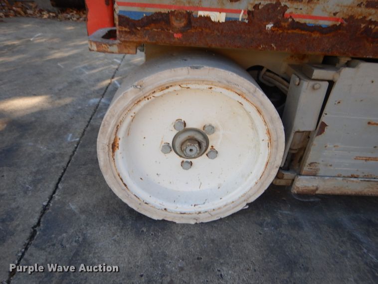 image for item DI8096 2006 Skyjack SJIII 4632  scissor lift