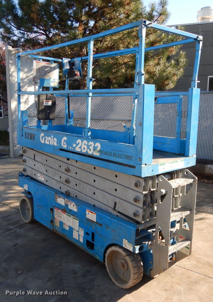 image for item DI8098 2006 Genie GS-2632  scissor lift