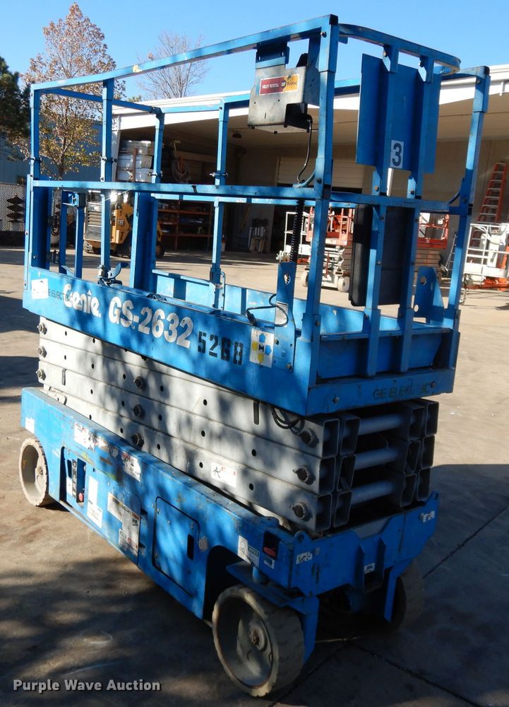 image for item DI8098 2006 Genie GS-2632  scissor lift