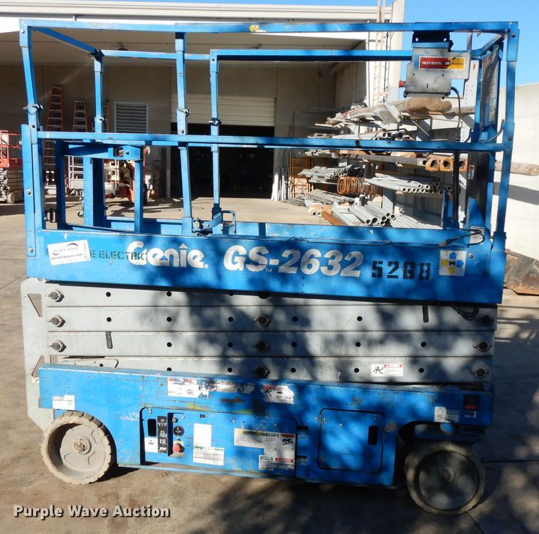 image for item DI8098 2006 Genie GS-2632  scissor lift