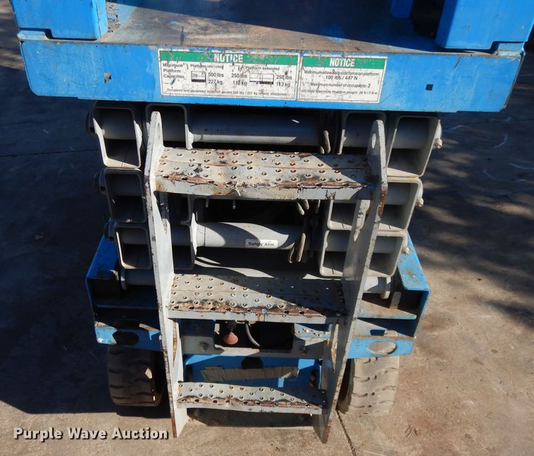 image for item DI8098 2006 Genie GS-2632  scissor lift