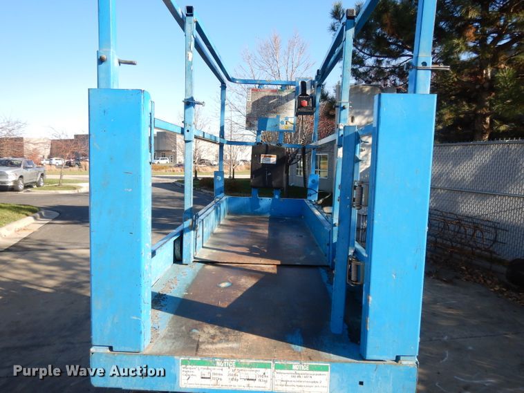 image for item DI8098 2006 Genie GS-2632  scissor lift