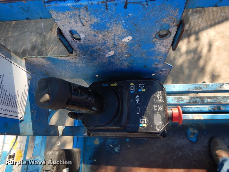 image for item DI8098 2006 Genie GS-2632  scissor lift