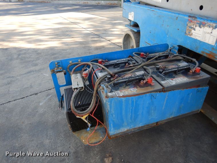 image for item DI8098 2006 Genie GS-2632  scissor lift