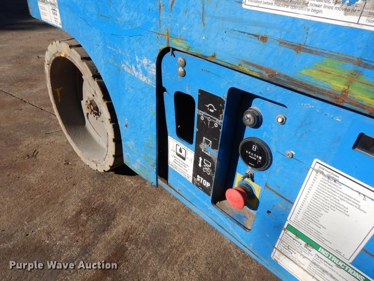 image for item DI8098 2006 Genie GS-2632  scissor lift