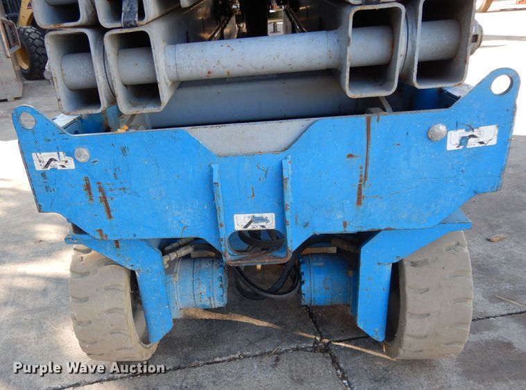 image for item DI8098 2006 Genie GS-2632  scissor lift
