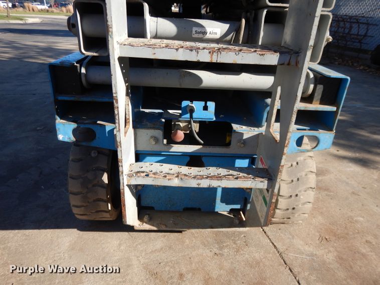 image for item DI8098 2006 Genie GS-2632  scissor lift