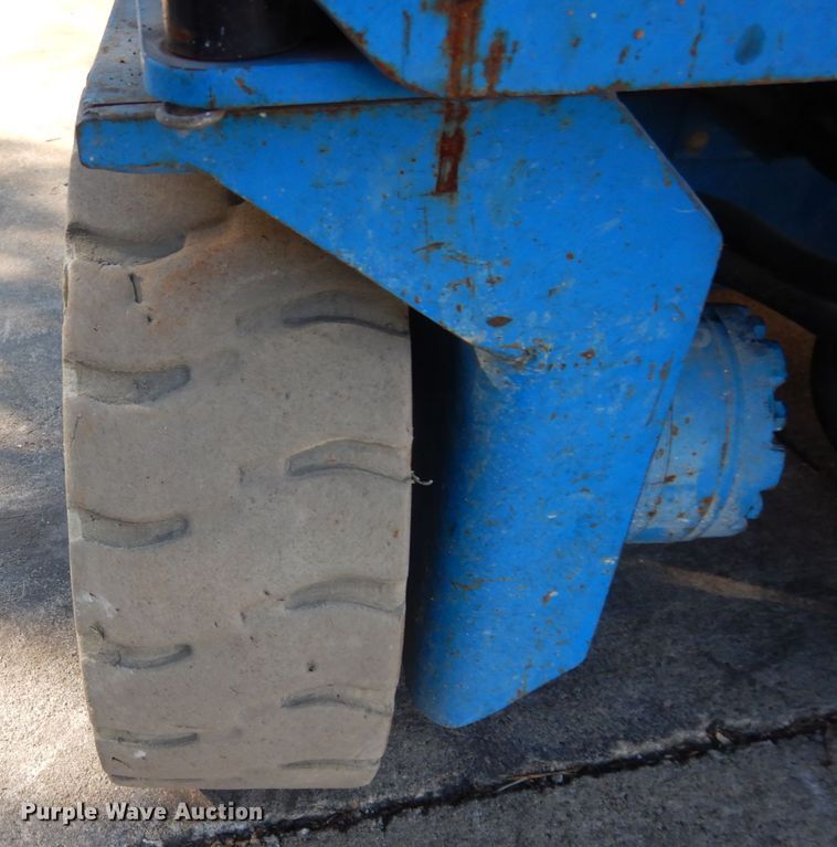 image for item DI8098 2006 Genie GS-2632  scissor lift