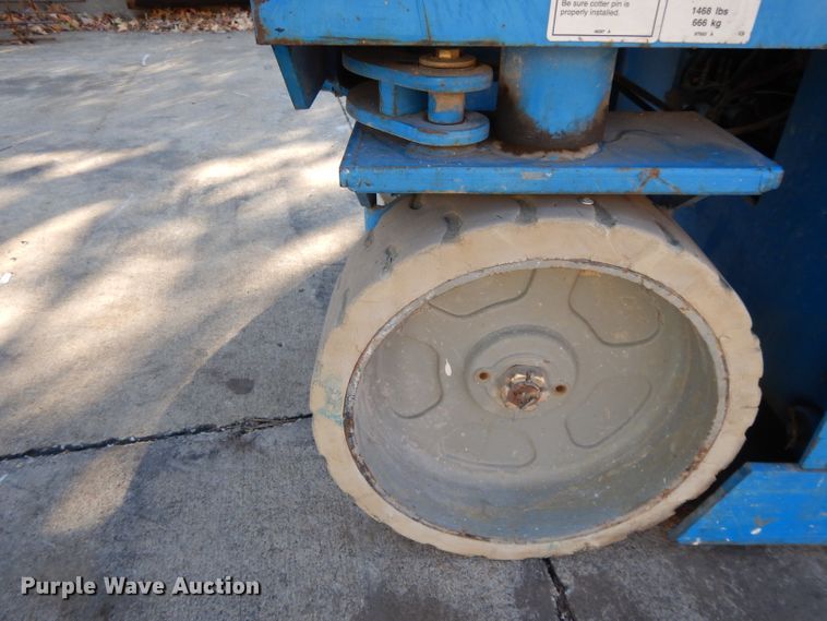 image for item DI8098 2006 Genie GS-2632  scissor lift