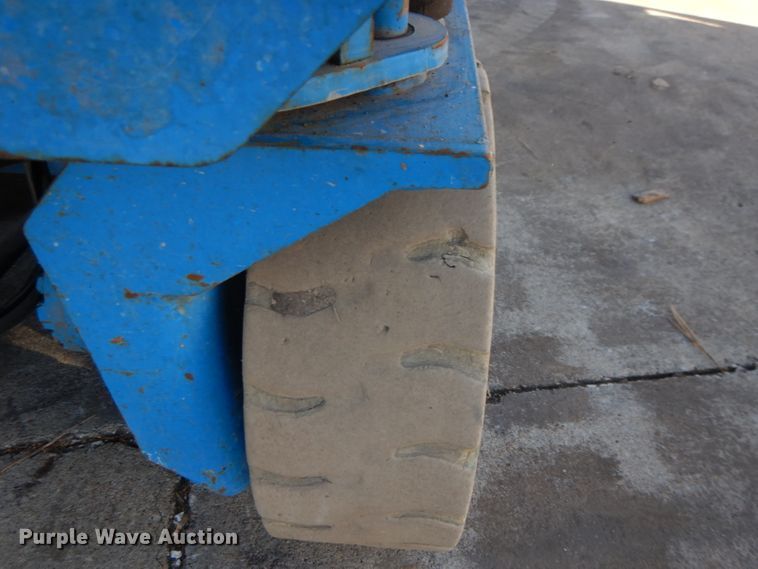 image for item DI8098 2006 Genie GS-2632  scissor lift