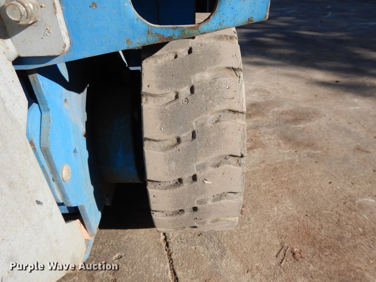 image for item DI8098 2006 Genie GS-2632  scissor lift