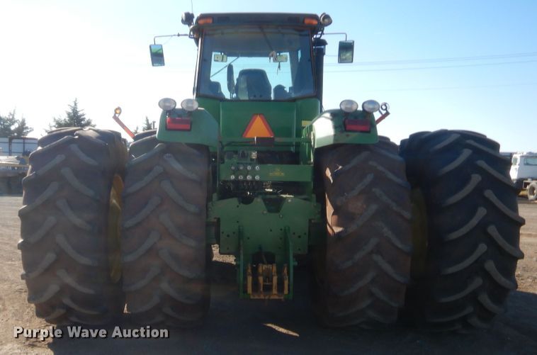 image for item DJ2082 2006 John Deere 9520  Scraper Special 4WD tractor