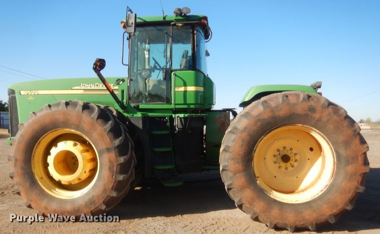 image for item DJ2082 2006 John Deere 9520  Scraper Special 4WD tractor