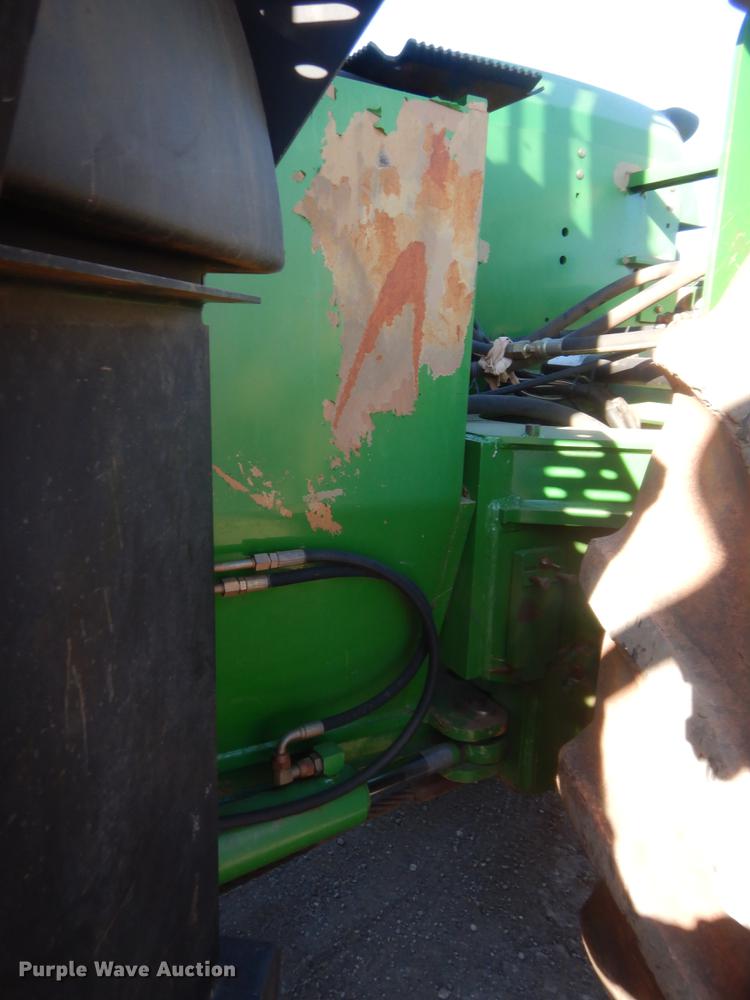 image for item DJ2082 2006 John Deere 9520  Scraper Special 4WD tractor