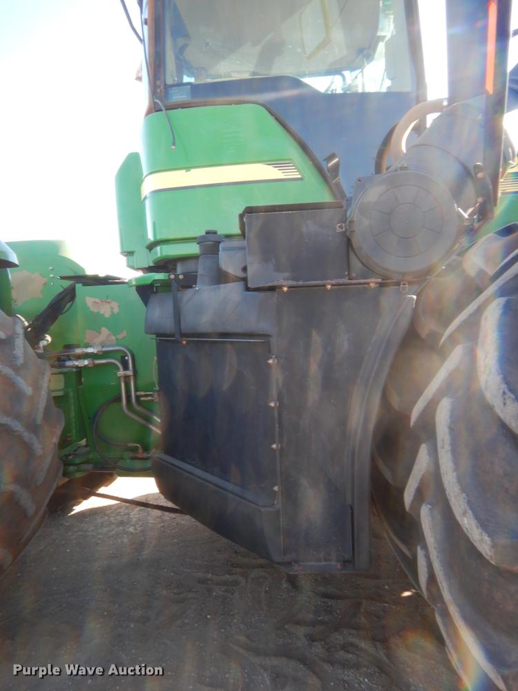 image for item DJ2082 2006 John Deere 9520  Scraper Special 4WD tractor