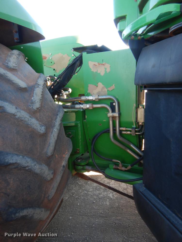 image for item DJ2082 2006 John Deere 9520  Scraper Special 4WD tractor