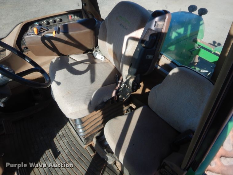 image for item DJ2082 2006 John Deere 9520  Scraper Special 4WD tractor