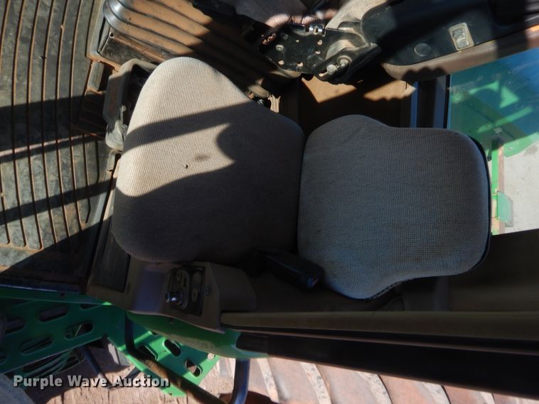 image for item DJ2082 2006 John Deere 9520  Scraper Special 4WD tractor