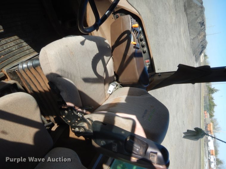 image for item DJ2082 2006 John Deere 9520  Scraper Special 4WD tractor