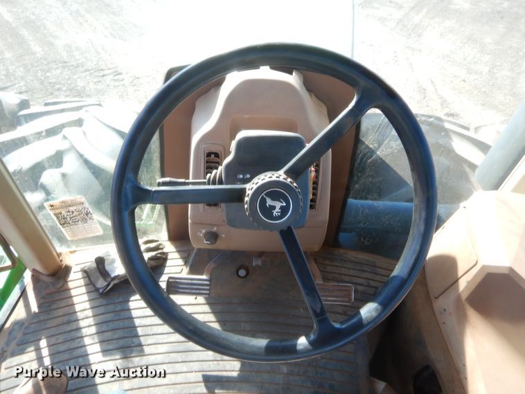 image for item DJ2082 2006 John Deere 9520  Scraper Special 4WD tractor