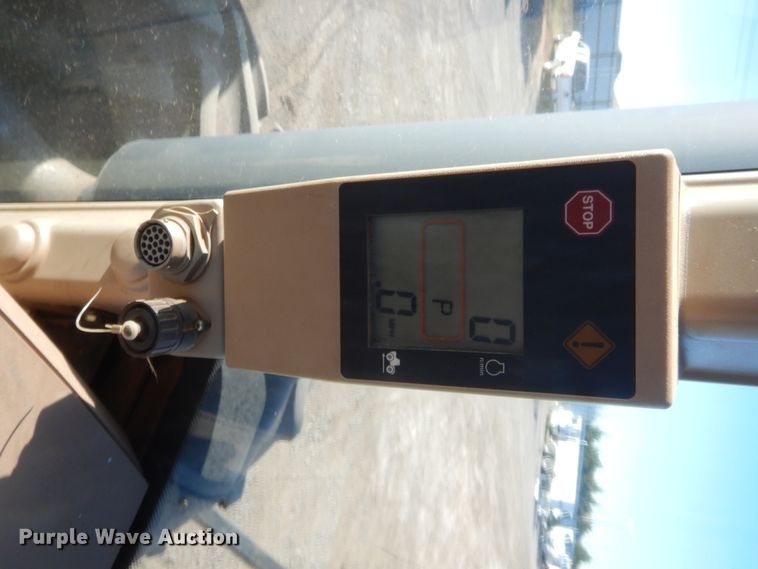 image for item DJ2082 2006 John Deere 9520  Scraper Special 4WD tractor