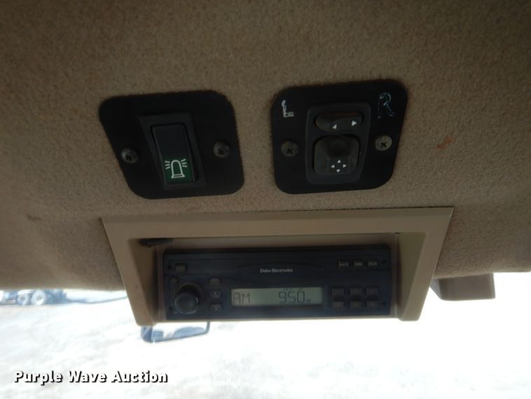 image for item DJ2082 2006 John Deere 9520  Scraper Special 4WD tractor