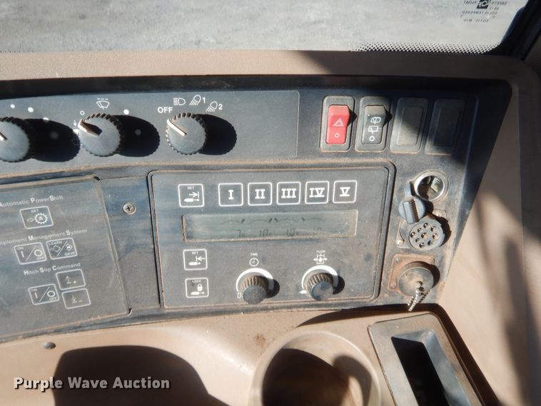 image for item DJ2082 2006 John Deere 9520  Scraper Special 4WD tractor