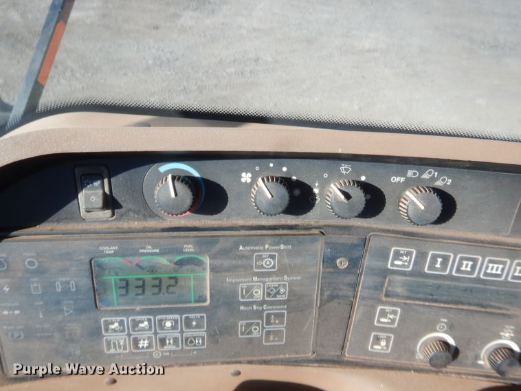 image for item DJ2082 2006 John Deere 9520  Scraper Special 4WD tractor