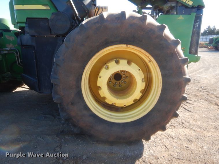 image for item DJ2082 2006 John Deere 9520  Scraper Special 4WD tractor