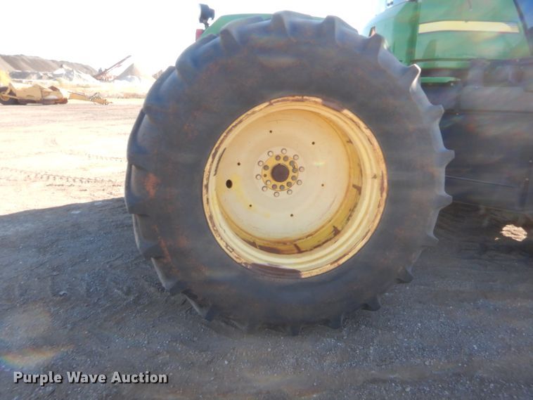 image for item DJ2082 2006 John Deere 9520  Scraper Special 4WD tractor