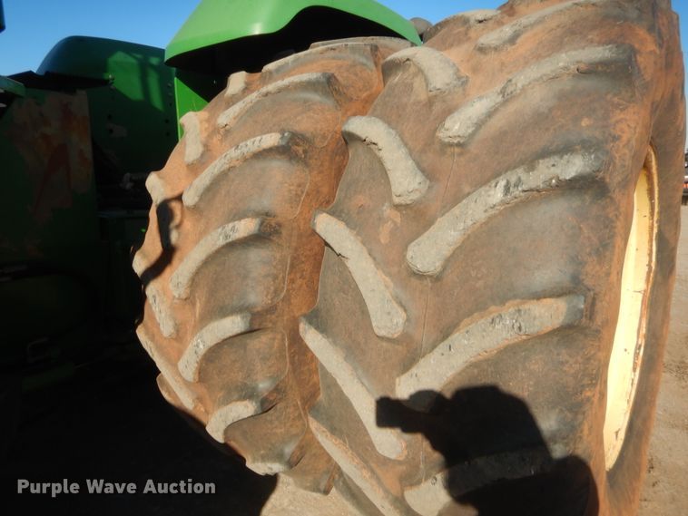 image for item DJ2082 2006 John Deere 9520  Scraper Special 4WD tractor