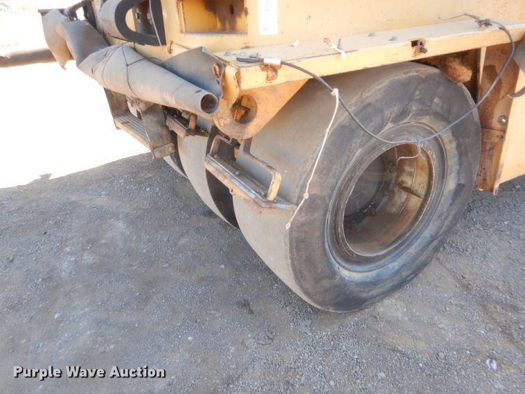 image for item DJ2086 2003 Caterpillar PS-360B  pneumatic roller