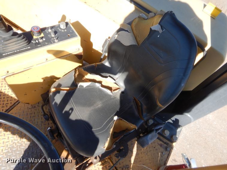 image for item DJ2086 2003 Caterpillar PS-360B  pneumatic roller