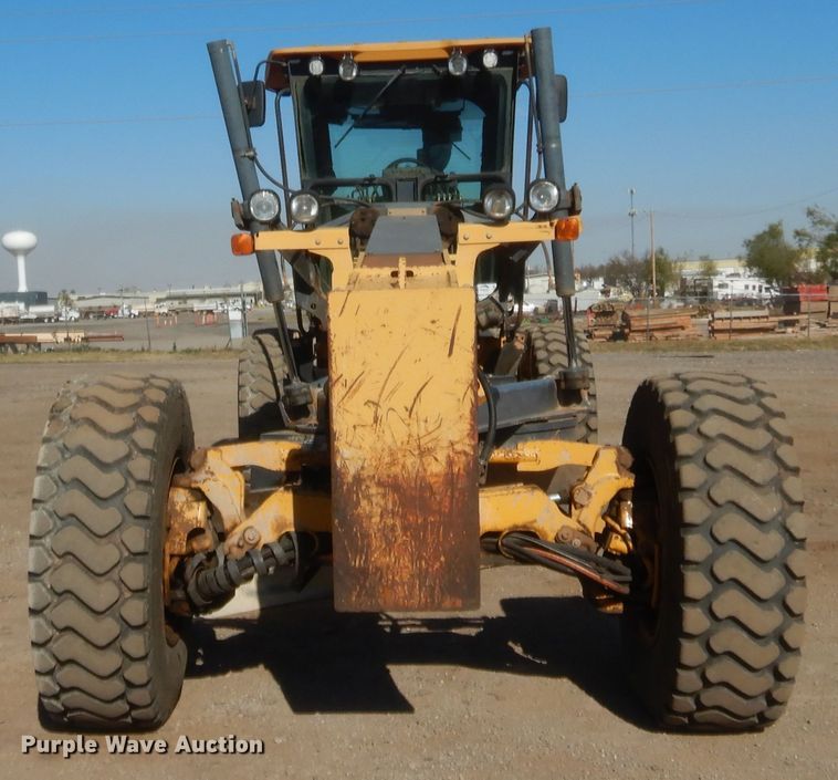 image for item DJ2087 2005 John Deere 672D  motor grader