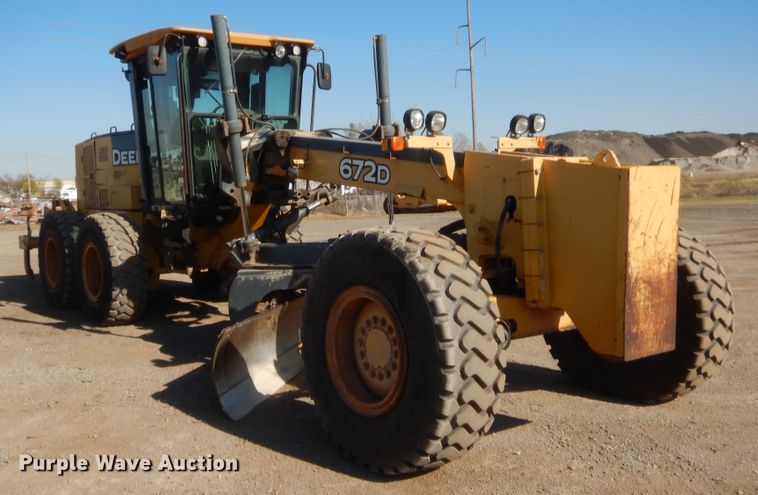 image for item DJ2087 2005 John Deere 672D  motor grader