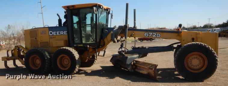 image for item DJ2087 2005 John Deere 672D  motor grader