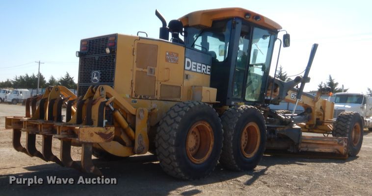 image for item DJ2087 2005 John Deere 672D  motor grader