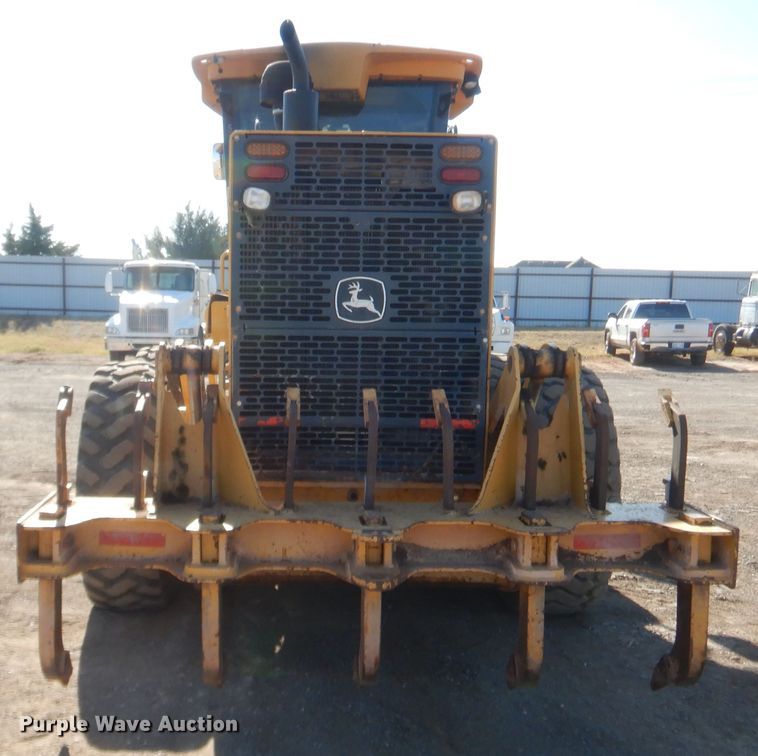 image for item DJ2087 2005 John Deere 672D  motor grader