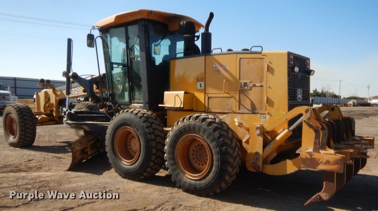 image for item DJ2087 2005 John Deere 672D  motor grader