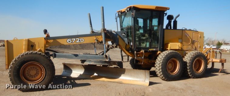 image for item DJ2087 2005 John Deere 672D  motor grader