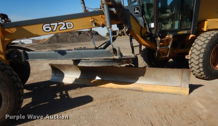 image for item DJ2087 2005 John Deere 672D  motor grader