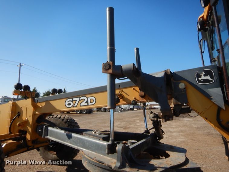 image for item DJ2087 2005 John Deere 672D  motor grader